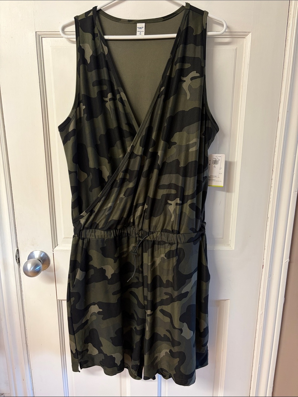 Old Navy breathe on camo sleeveless romper NWT women’s size XL tall
